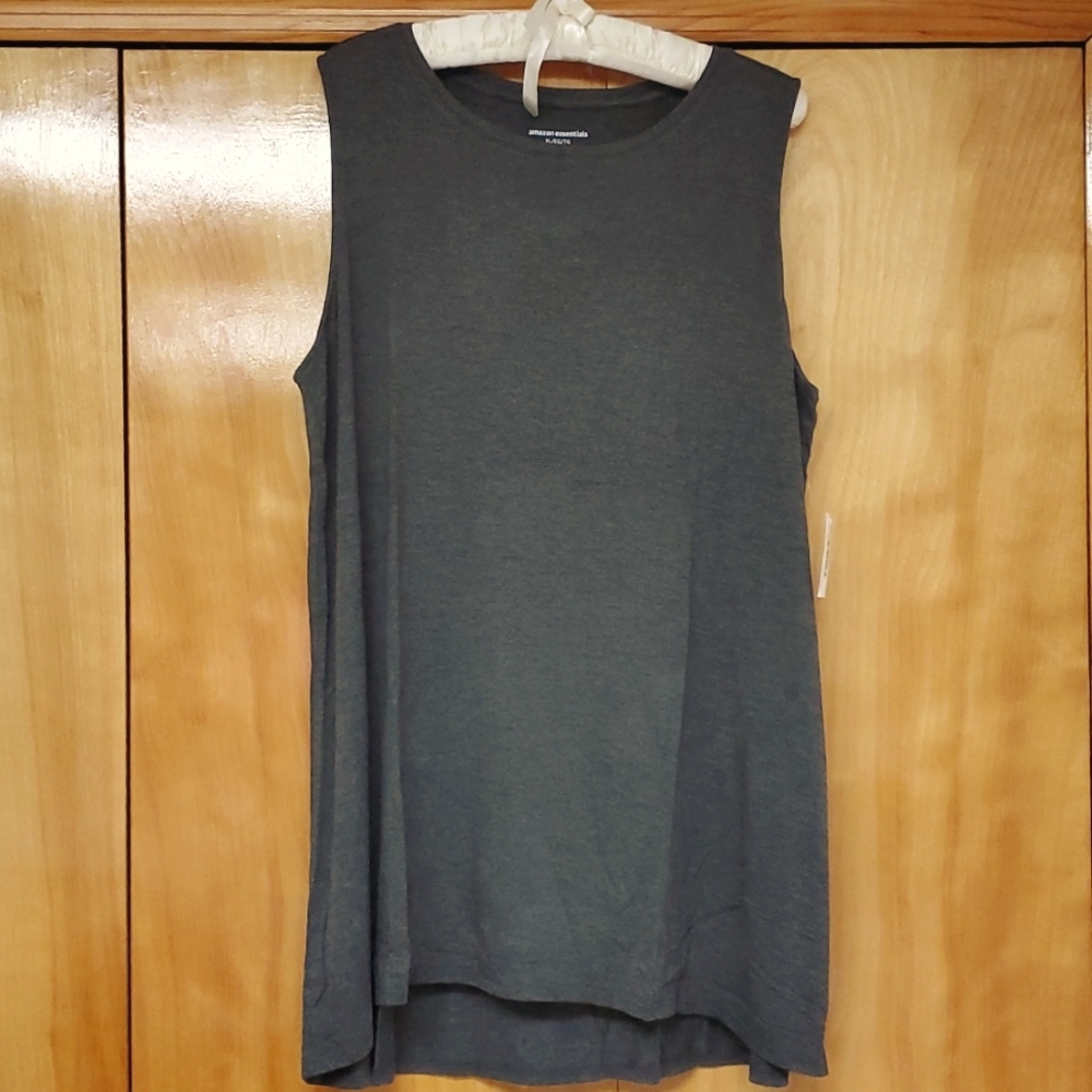 Gray Women's XL swing style tank top, high low bottom. Soft & Comfortable